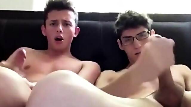 2 straight friends load on cam