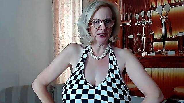 Cute amateur brunette naughty in solo jerking show on camera