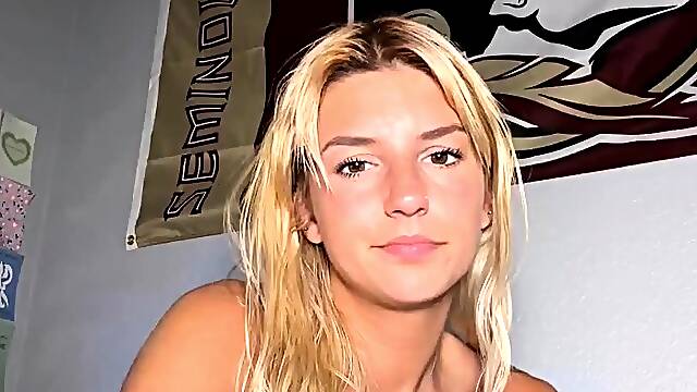 Amateur Webcam Cute Teen Plays Solo with Big Dildo