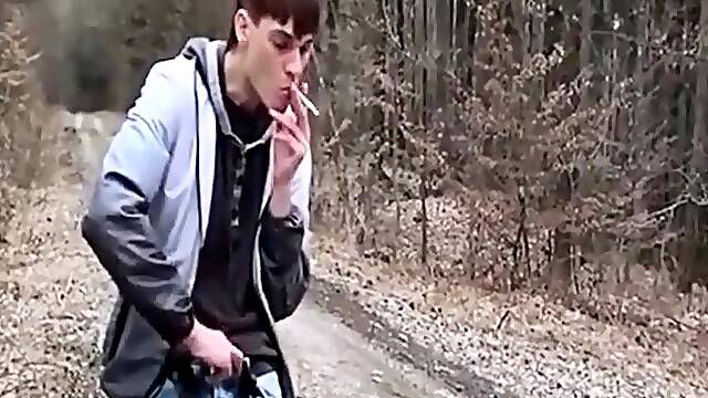 Twink Masturbates on Webcam