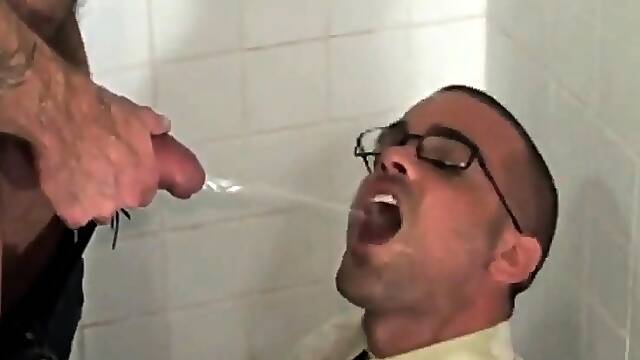 Twink Facial and Piss Shower