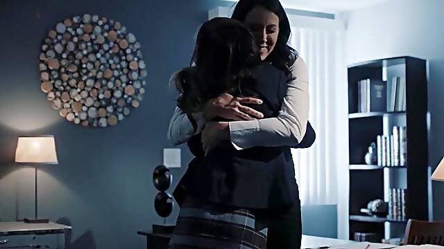 Teen Alex De La Flor spreads her legs on the table for a hardcore pussy rubbing with hot Reagan Foxx