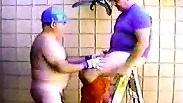 Younger men sucking a mature old men s cock