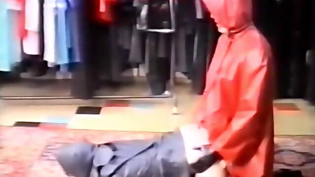 Rubber Raincoat Sex - Kleppermantelsex