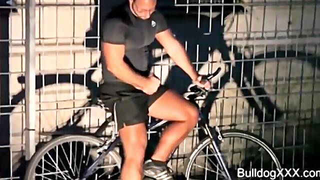 BullDogXXX.com - Lycra Gay Dude jerking off
