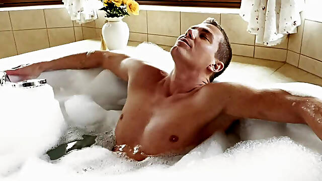 Bubble Bath Barebacking - EuroHunk