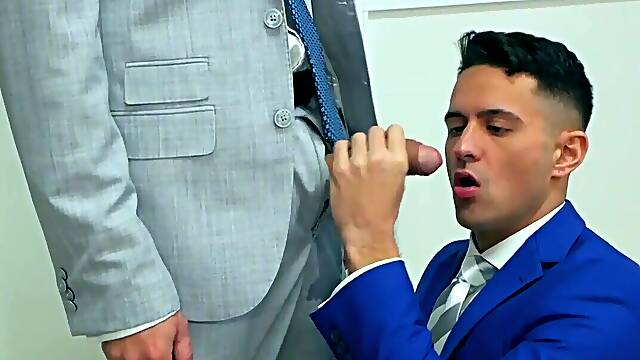 Robbie Rojo and Vadim Romanov are fucking on the desk