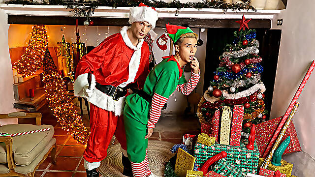 Twinky elf gets Santas huge dick in his tight ass