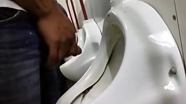 Baños publicos de Buenos Aites Argentina , exhibición de porongas