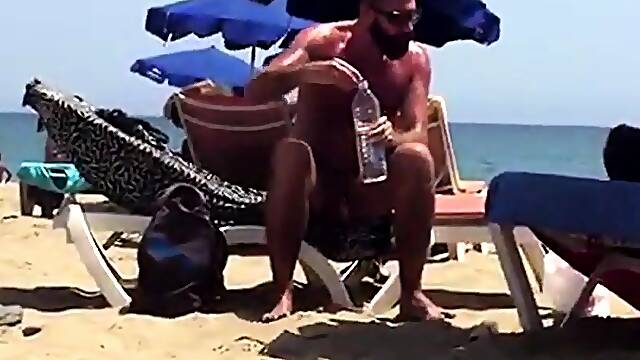 Str8 spy daddy bear at the beach