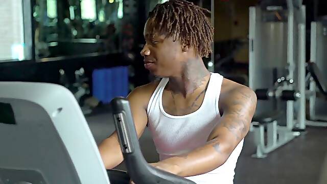 Gym Buddies Spice Up Their Workout