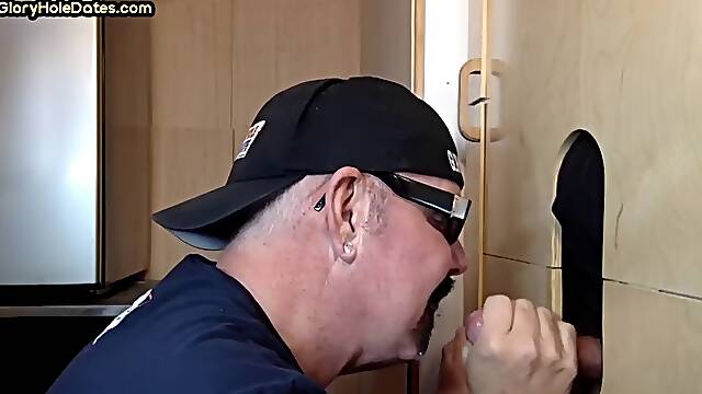Gloryhole BJ DILF deepthroats dude be4 barebacking