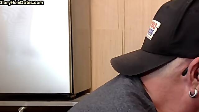 Homemade gloryhole DILF gets nailed in closeup after BJ