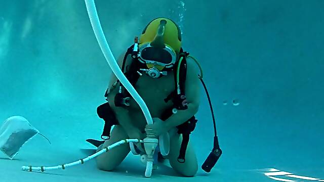 SCUBA Bear feeding pool cleaner