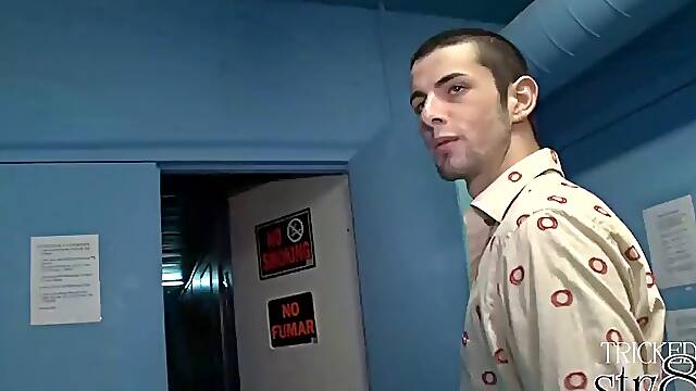 Str8 amateur tricked for gloryhole gay BJ after casting