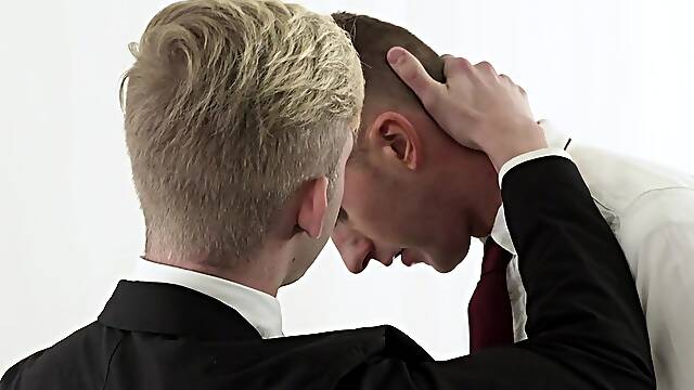 Numero 126: Job Interview - LatinLeche