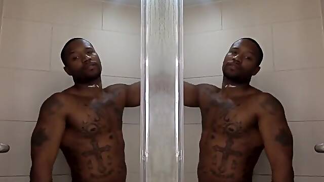 Shower tease (degeneratexxx.tumblr.com)