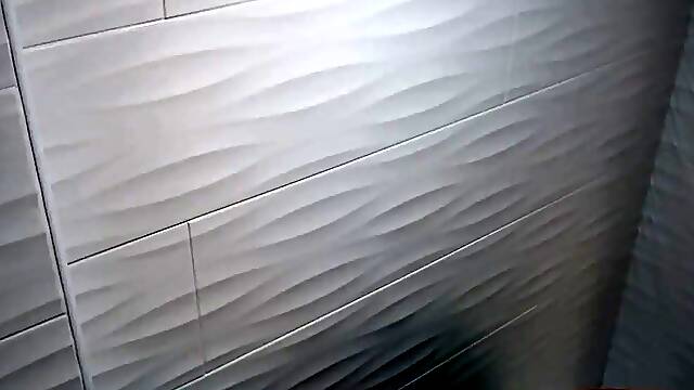 Calvin Collins Beats Off In Shower