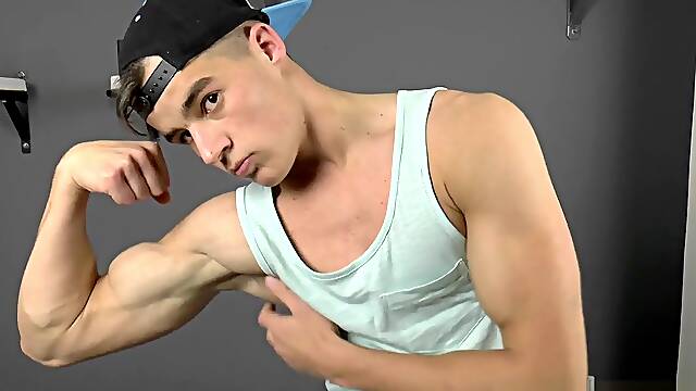 Muscle Worship - One - EastBoys