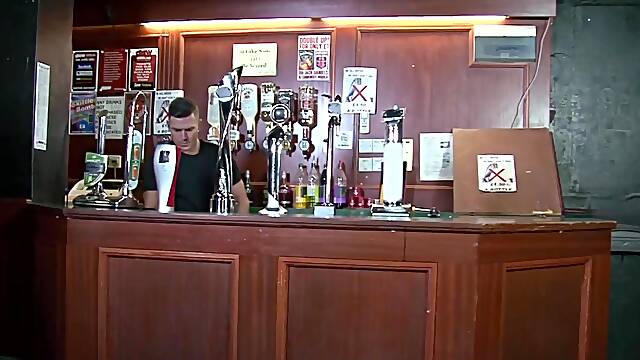 Brits in pub threeway facializing stud