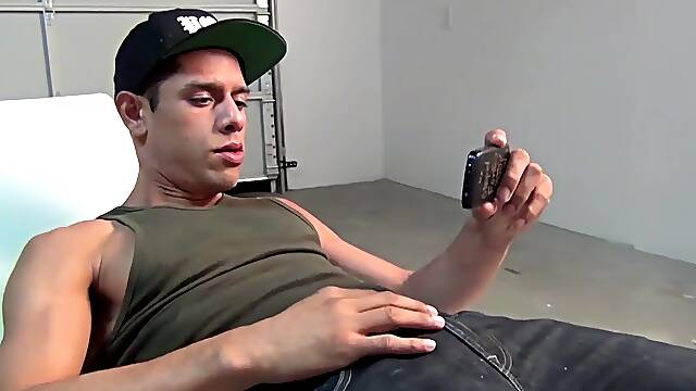 Bobby Hart in Pervert twink Bobby Hart opens his mouth for a golden shower - BoysPissing