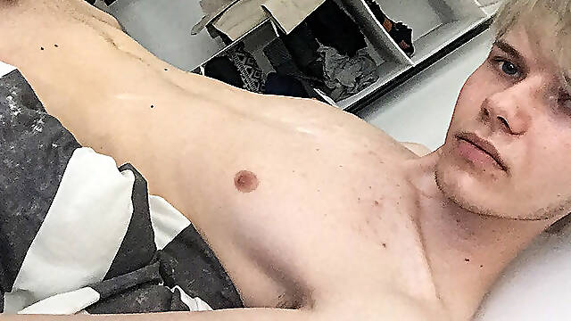 Skinny Twink Strokes On Cam - Sky Heet