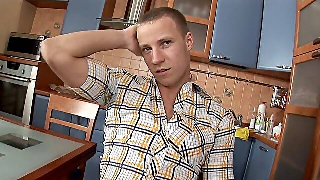 Ken Assle in Plad Shirt - CruisingPorn