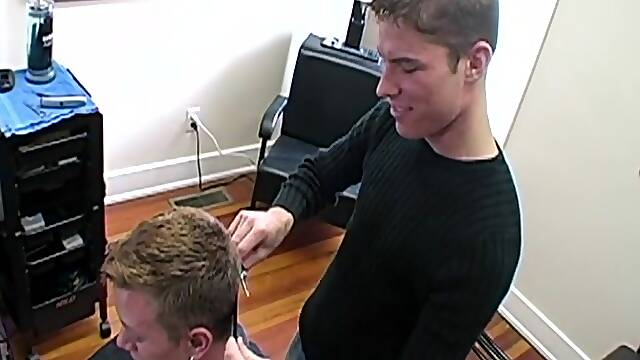 RaunchyTwinks Video: Naughty hairdresser gets blown
