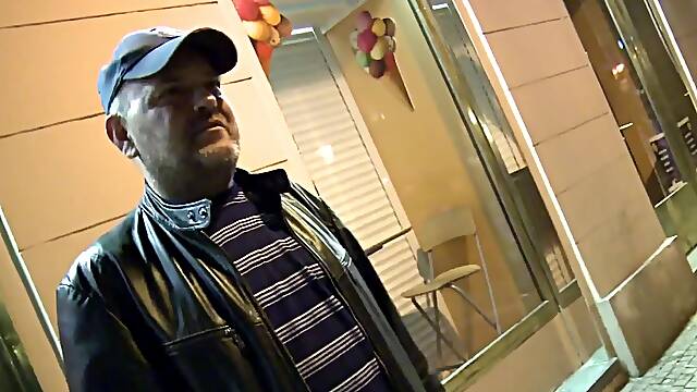 Amateur euro twink cocksucked by mature trick