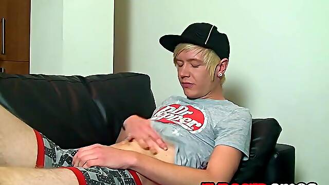 Phoenix Link in British Emo Twink Phoenix Link Loves To Wank It Hard - ExposedEmos