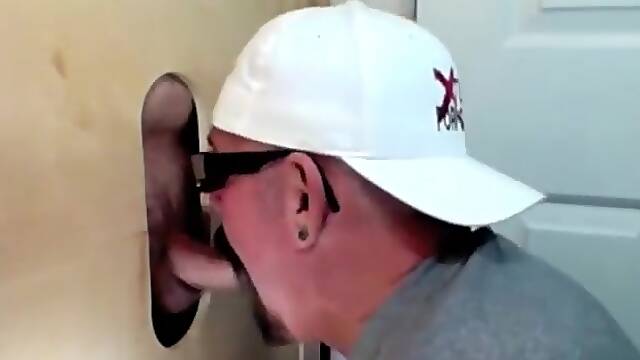 Big Dick Cums To Feed At Gloryhole - GloryholeHookups