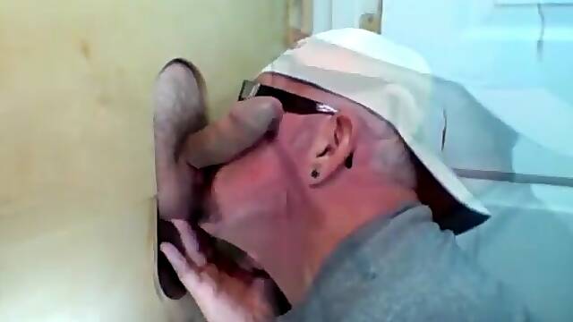 Married Guy Needs To Gloryhole Throat Fuck - GloryholeHookups