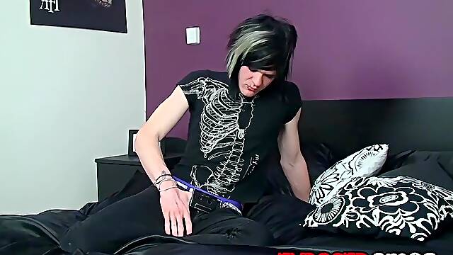 Zaccary Plastic in Twink Zaccary Plastic Blows A Hot Load All Over Himself - ExposedEmos