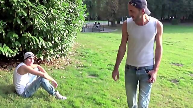 Romo fucked by Dario in a discreet basement - CrunchBoy