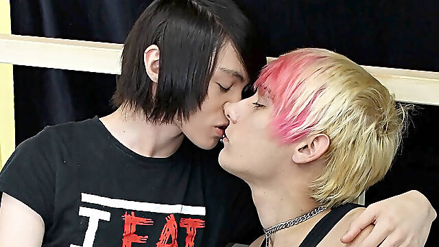 Brooke Pounds That Tight Emo Arse! - Brooke Summers & Elliott Hawke
