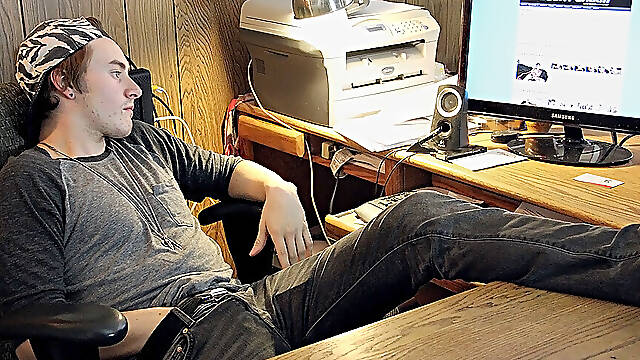 How Far Can He Squirt That Cum? - Ty Evans - ZackRandall