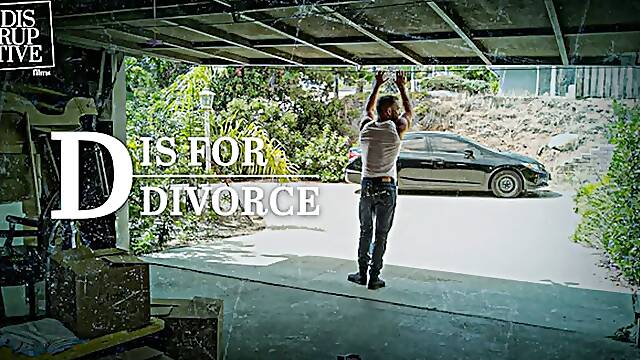 Divorced Muscle Hunk Finally Has First Gay Experience