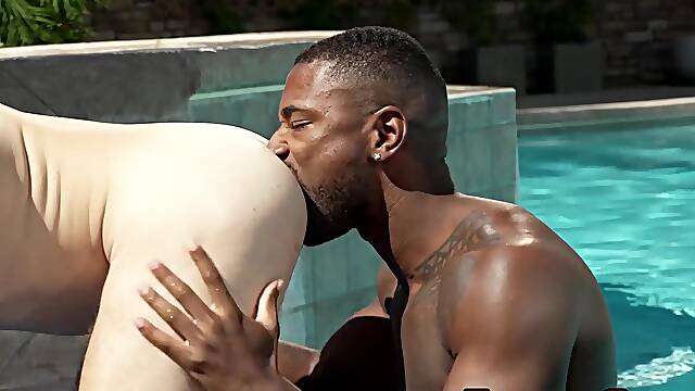 Hung studs Reign and Trent Marx relish their poolside bareback sesh