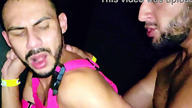 Pauzudos me leitando nas cabines do cinema porn