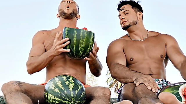 Muscular jock lets perv BF ride his cock