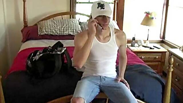 In this phone sex scene the talent is in the tongue as the sex depends entirely on how verbally sensual Bryan Summers and Korey Haze can get. Both boys are verbal, but Koreys deep voice and country...