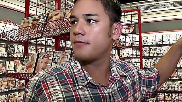 Facial loving gay sucks str8 in secret gloryhole