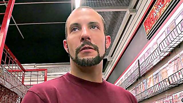 Real straight guy fooled at the gloryhole