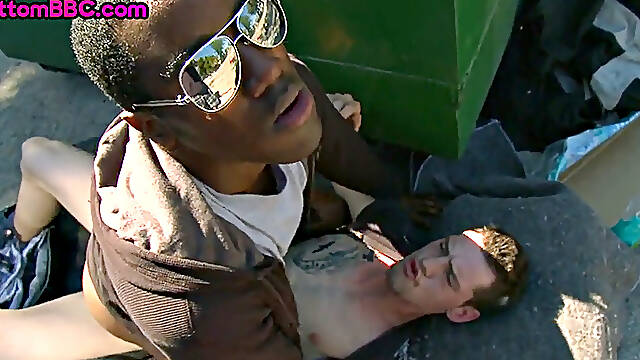 Pulling ebony gets buttfucked outdoors