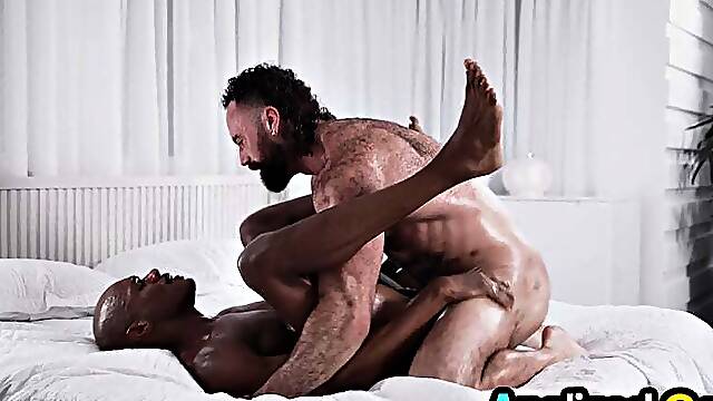 Hunk ebony in ethnic threesome