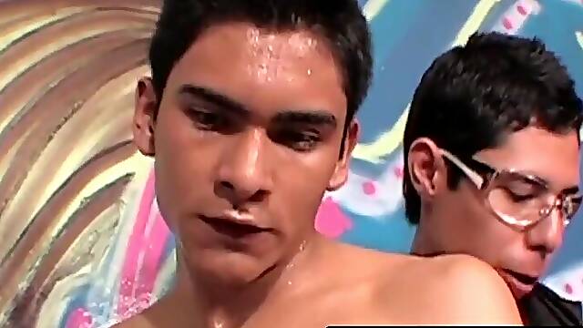 Teen Latino twinks form bareback threesome train