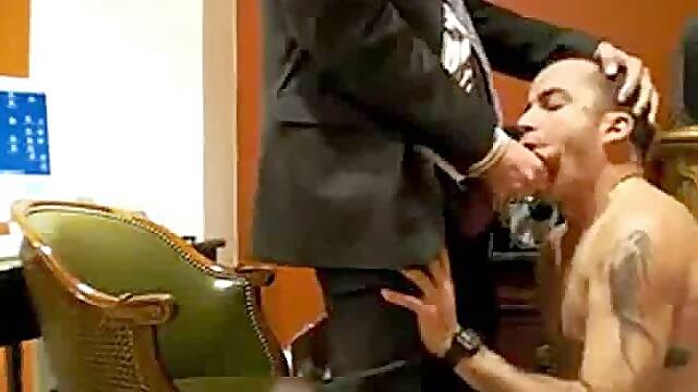 Big-Cock Daddy Blows His Male Secretary