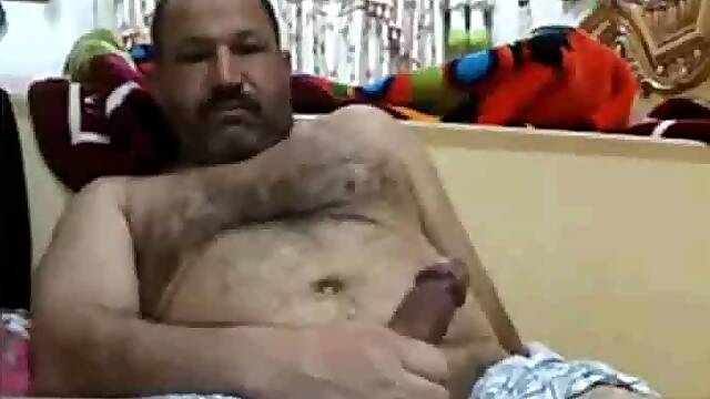 Bear Masturbating: Mature Arab Edition