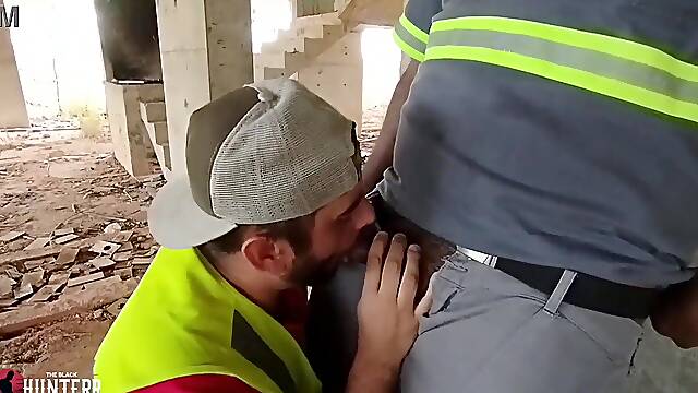 Funcion rio da contru o s trabalha depois de receber le