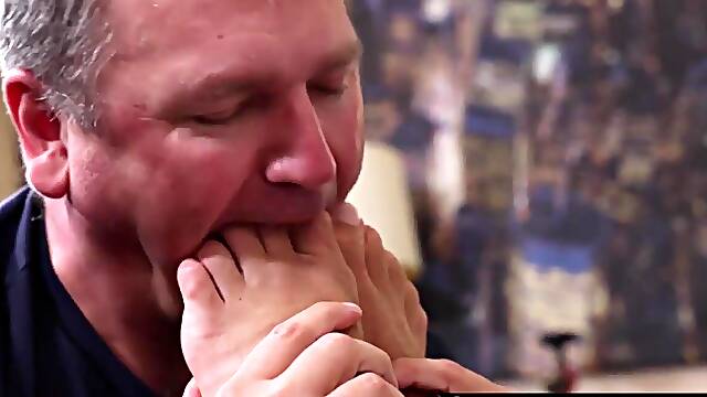 Hunky Brads sweaty socks sniffed and feet sucked eagerly